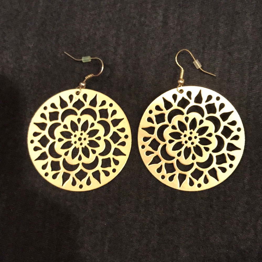 Never worn gold flower designed earrings!!!